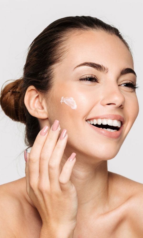 Skin-Behandlung bei go'smetics in München – Gesichtspflege und Hautanalyse für ein klares Hautbild